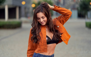 Smiling woman bikini shorts graffiti - graffiti free wallpaper for desktop