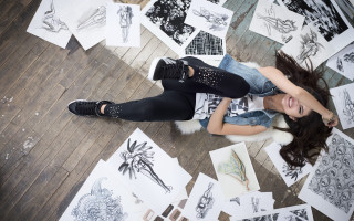 Woman drawing floor blackhair sneakers - graffiti art free wallpaper for desktop