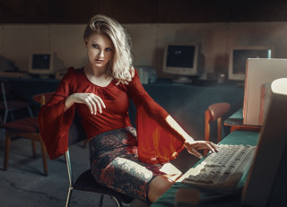 Woman red shirt desk computer - a desk free wallpaper