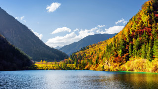 Lake mountains trees autumn sky 3 - mountain and trees free wallpaper