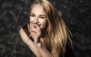 Blonde woman smiling portrait choker - long blonde hair free wallpaper