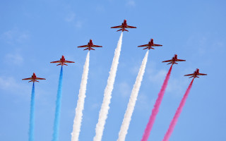 Jets blue sky smoke trails - eiq free wallpaper for desktop