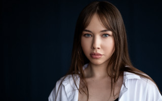 Woman white black shirt ponytail - a ponytail free wallpaper