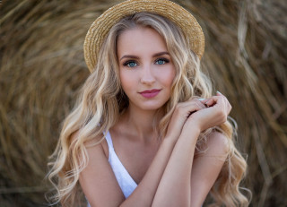 Eszter mattioni hayfield portrait blonde 2 - a straw hat free wallpaper