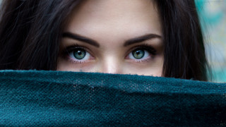 Woman blue eyes green towel 2 - optical illusion free wallpaper