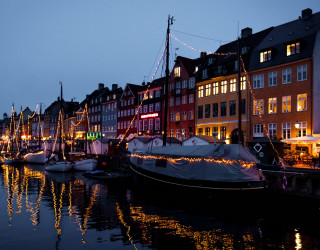 Harbor boats night city lights - a row of buildings free wallpaper