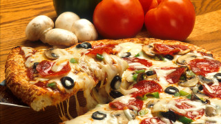 Pizza slice missing vegetables table - a pizza free wallpaper for desktop