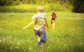 Girls running field flower summer - summer vibrancy free wallpaper