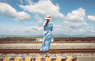 Woman blue dress hat train - a blue dress and hat free wallpaper