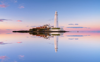 Lighthouse pink sky water jigsaw - sky in the background free wallpaper