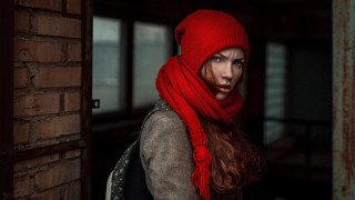 Woman red scarf hat doorway - a red scarf free wallpaper for desktop