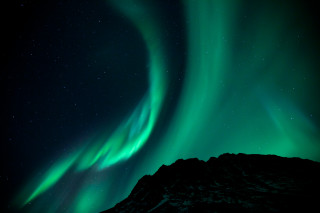 Aurora borealis mountain night starry - the sky above a mountain range free wallpaper
