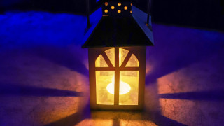 Lantern table dark blue shadow - a table in the dark free wallpaper