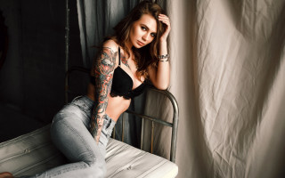 Woman tattoo bed room curtain - a bed in a room free wallpaper for desktop