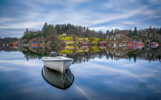 Boat lake mountain houses sky - arvid nyholm free wallpaper