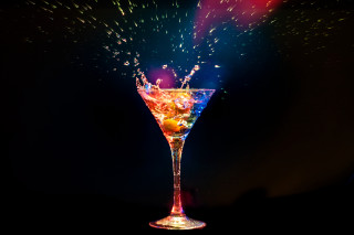 Colorful drink splash glass neon - a glass free wallpaper for desktop