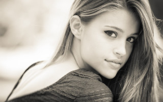 Woman longhair portrait blackandwhite blurry - claire falkenstein free wallpaper