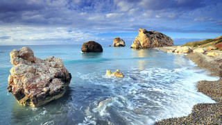 Rocky beach large formation water - a rocky beach free wallpaper