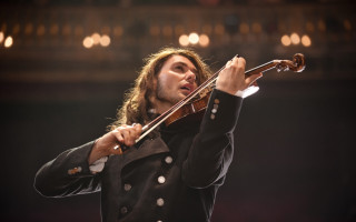 Man violin stage neoclassicism promotional - a man playing free wallpaper