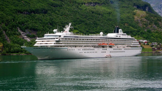 Cruise ship bay mountain town - free ship wallpaper for desktop