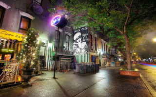 Street scene building streetlight night - ella guru free wallpaper