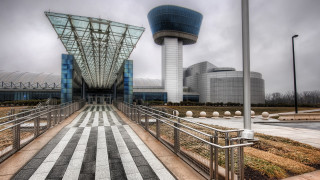 Cityscape bridge skyscraper tiltshift felixkelly - a walkway free wallpaper
