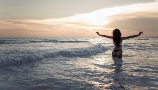 Woman ocean outstretched arms beach - anna maria barbara abesch free wallpaper for desktop