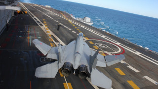 Fighter jet ship ocean helmet - the bottom of the plane free wallpaper