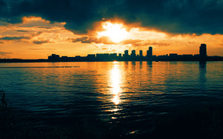 Sunset city water mountains bridge - a sunset over a city free wallpaper