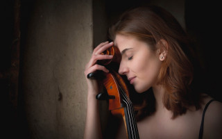 Woman violin portrait closedeyes eva - her right hand free wallpaper