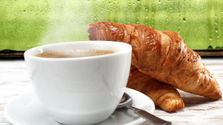 Coffee croissant saucer spoon table - a saucer free wallpaper