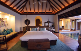 Bedroom couch pool wooden ceiling - couch free wallpaper