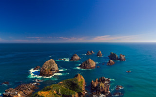 Ocean rocks blue sky waves 2 - a few wave free wallpaper