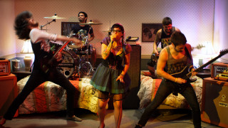 Group guitars room woman dress - araceli gilbert free wallpaper