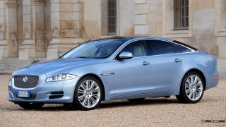 Blue car clock building digital - face and a clock free wallpaper