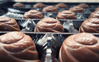 Chocolates faces spoon rococo 3d - chocolate free wallpaper