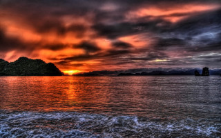 Sunset water mountain boat city - a sunset over a body of water free wallpaper for desktop