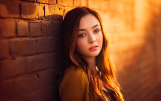Woman brick wall portrait orange - a woman leaning against a brick wall free wallpaper