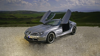 Silver sports car open doors 7 - rolling free wallpaper