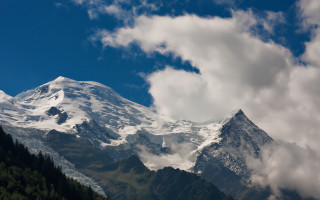 Snowy mountain forest clouds blue - a forest below free wallpaper
