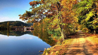 Lake bridge autumn mountain city - a bridge in the distance free wallpaper