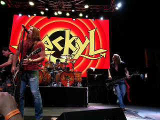 Group performance stage musicians red - a red background free wallpaper for desktop