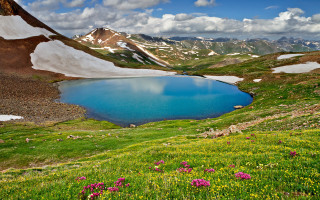 Blue lake mountains flowers sunny 2 - a few pink flower free wallpaper for desktop