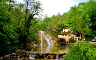 Waterfall forest truck house nature - a waterfall in the middle free wallpaper