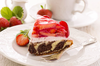 Cake strawberries plate coffee food - strawberry free wallpaper for desktop