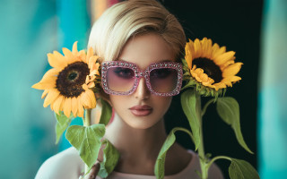 Woman sunglasses sunflower hair portrait - a pop art painting free wallpaper