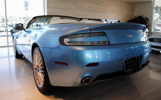 Blue sports car showroom woman - gradient light blue free wallpaper