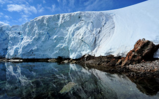 Iceberg reflection lake rock shore - photograph free wallpaper for desktop