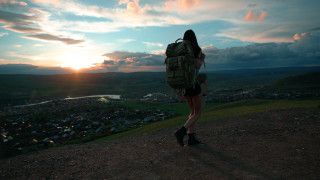 Woman backpack hill sunset town 2 - a backpack free wallpaper