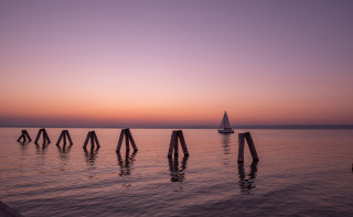 Sailboat dock sunset poles precisionism - the water near a dock free wallpaper for desktop